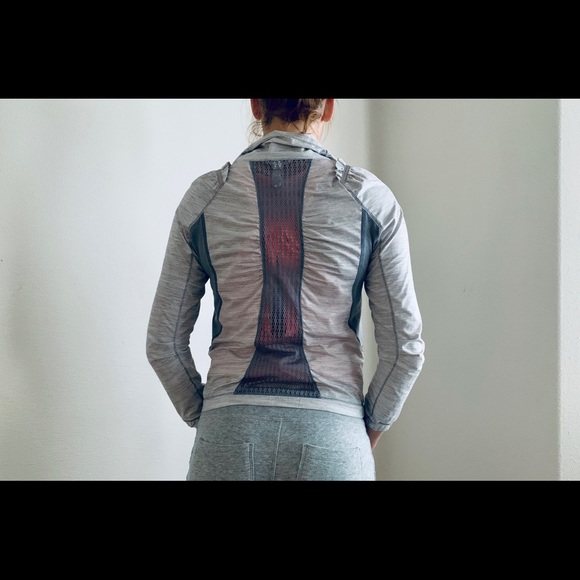 Lululemon Athletic Light weight Zipper jacket - Picture 3 of 8